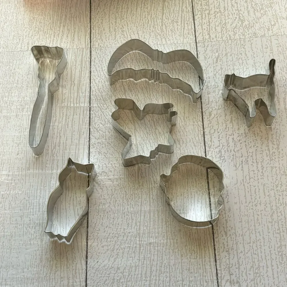 Vintage Trick or Treat Cooky Cookie Cutters Set of 6 w/ Box